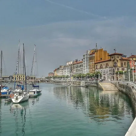 En El Centro Entre El Puerto Y Playas 아파트 기욘