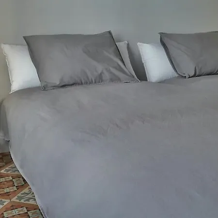 En El Centro Entre El Puerto Y Playas 기욘