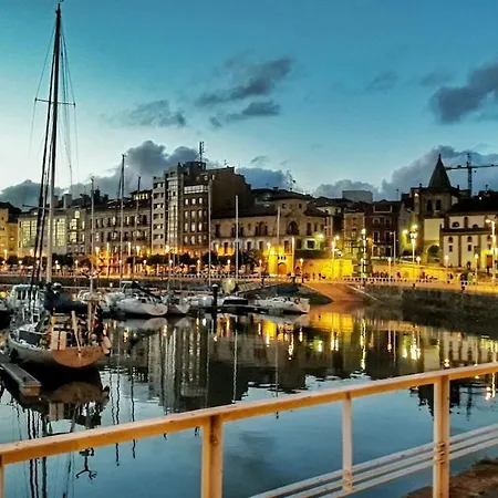 En El Centro Entre El Puerto Y Playas Apartamento *