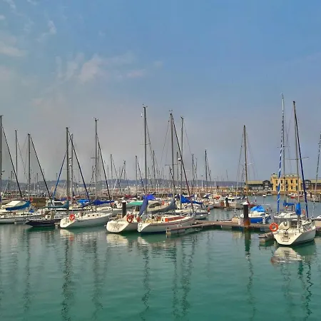 En El Centro Entre El Puerto Y Playas Apartamento *